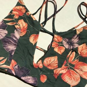 Le Romantique Aloalo & Terra Keyhole Top